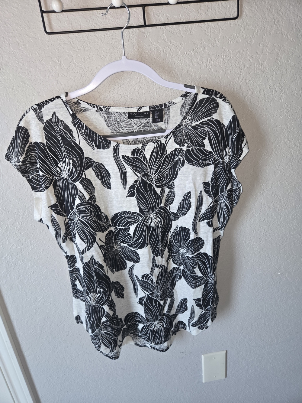 Tahari Black White Floral 100% Linen Short Sleeve Top Size L